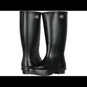 UGG Shelby Matte Rain Boot size 8